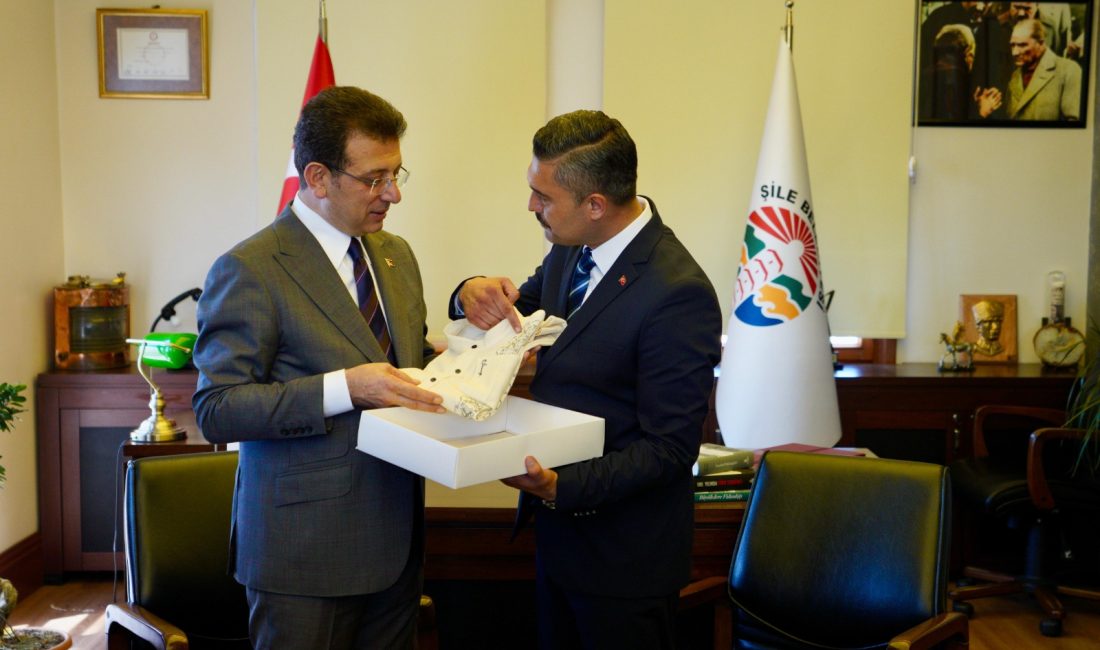 İBB Başkanı Ekrem İmamoğlu, Şile Belediye Başkanı Özgür Kabadayı’ya tebrik