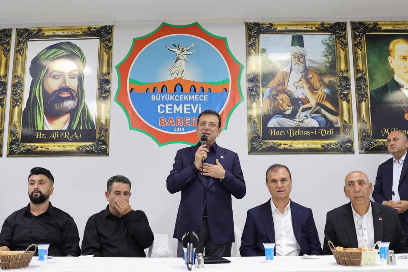 İBB Başkanı Ekrem İmamoğlu, Büyükçekmece Cemevi’nde Alevi vatandaşların Muharrem matemi