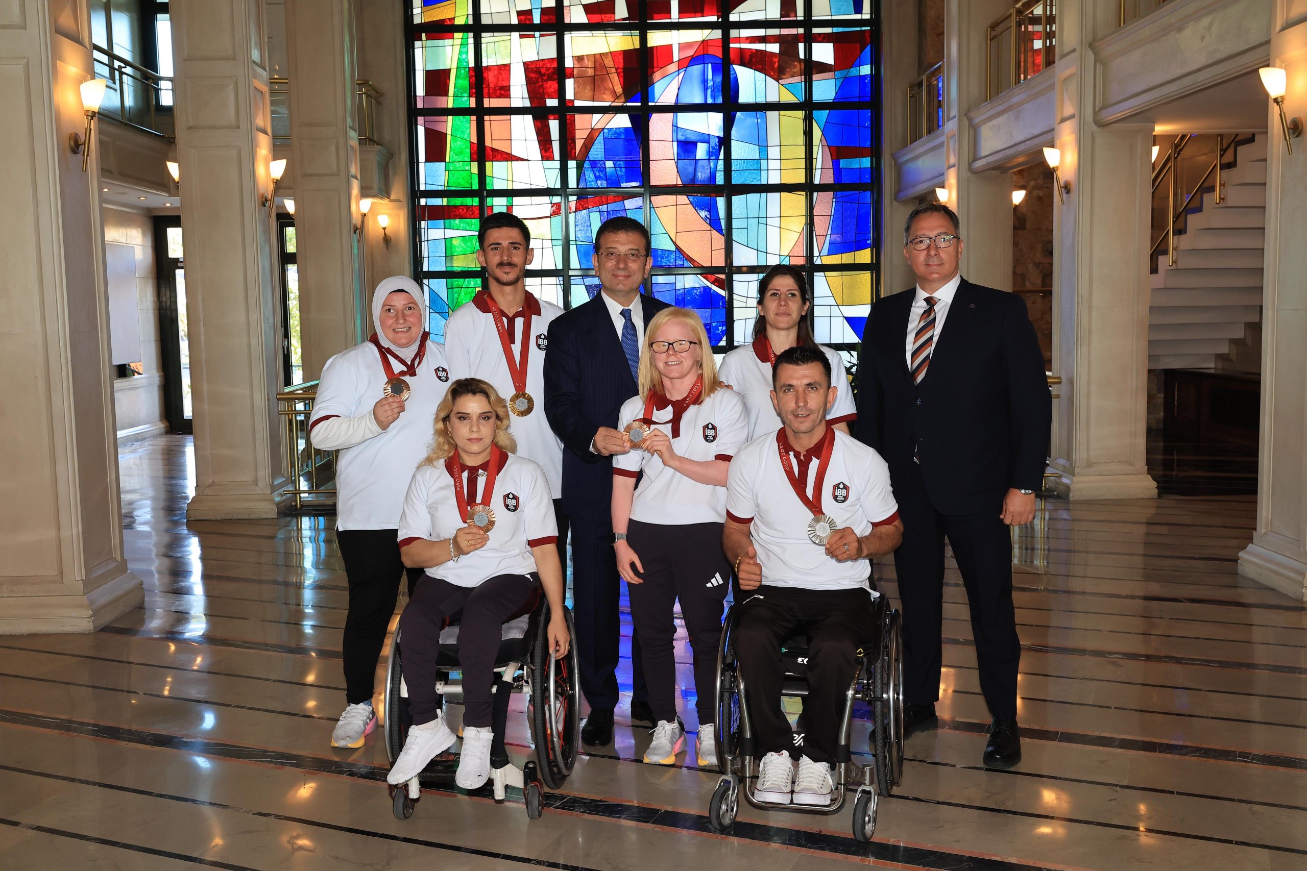 İBB Başkanı Ekrem İmamoğlu, Paris 2024 Paralimpik Oyunları'nda 1 altın,