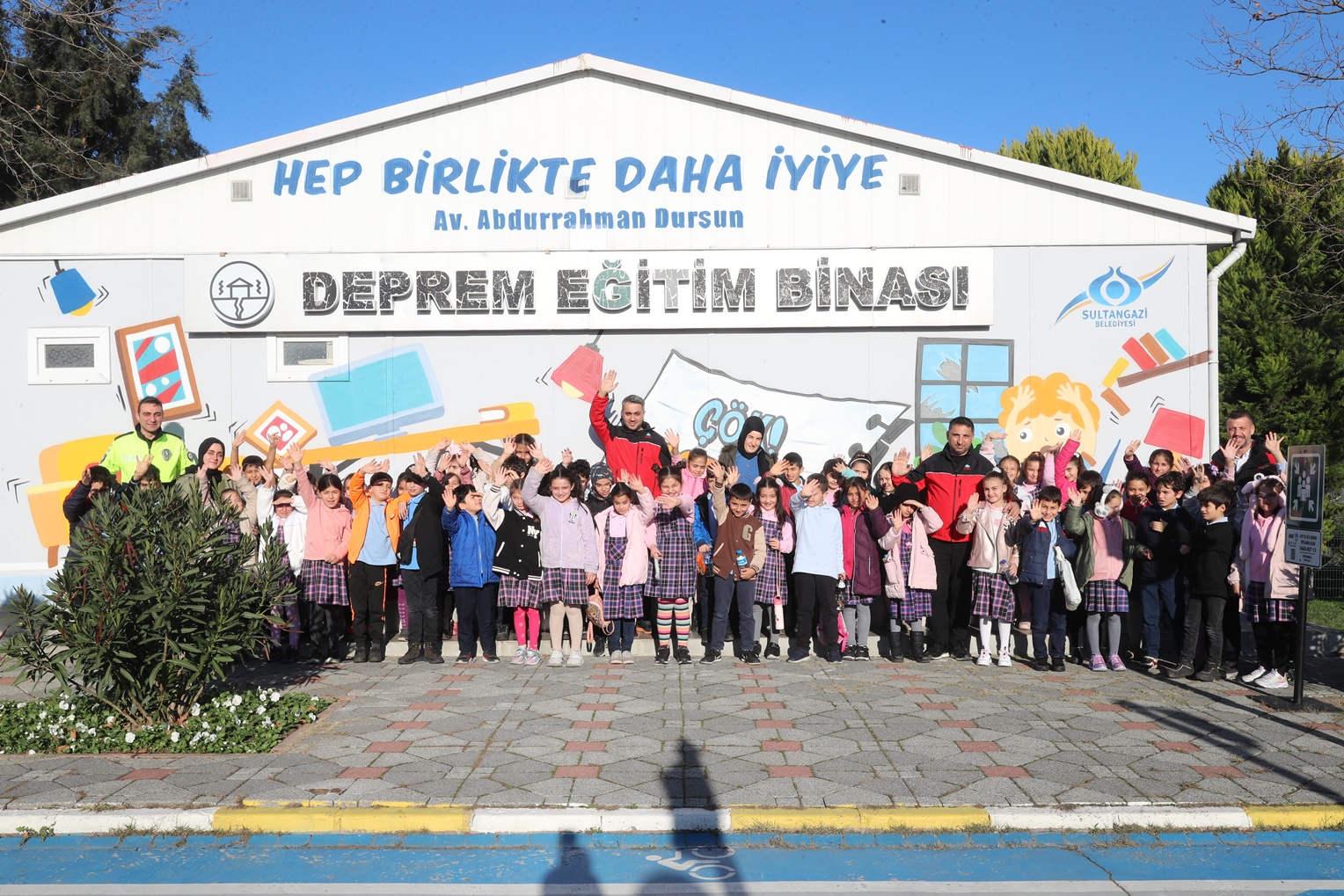 Sultangazi Belediyesi, çocuklara küçük yaşta trafik ve deprem bilinci kazandırmaya