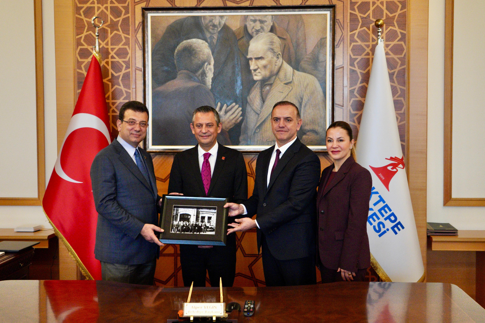 CHP Genel Başkanı Özgür Özel, TBB ve İBB Başkanı Ekrem