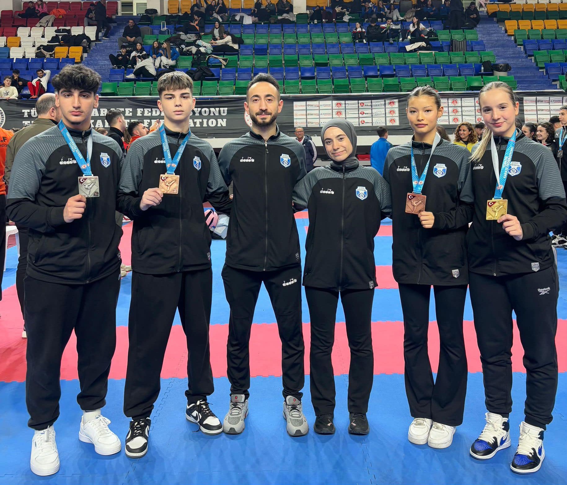 Sultangazili sporcular, Türkiye Ümit-Genç-U21 Karate Şampiyonası’ndan biri altın olmak üzere