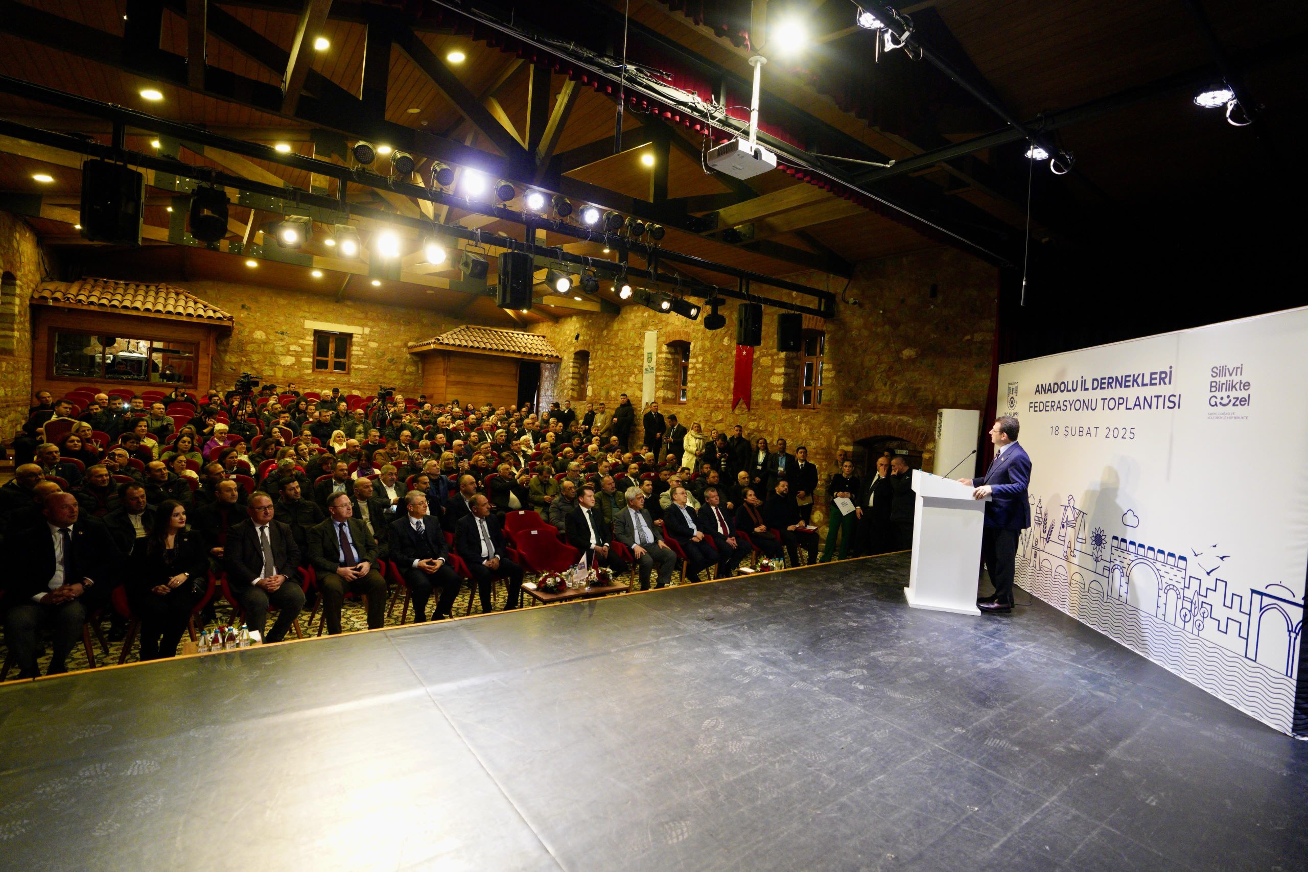 


TBB ve İBB Başkanı Ekrem İmamoğlu, Silivri’de STK üyeleriyle bir