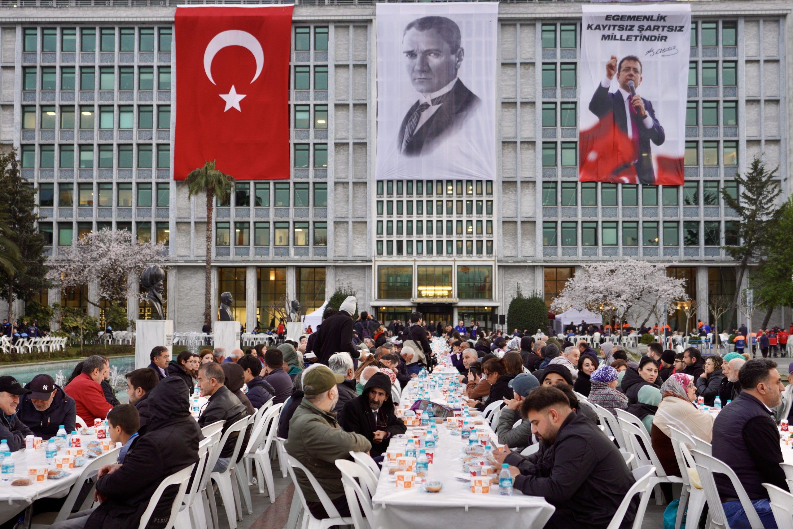 İstanbul Büyükşehir Belediyesi (İBB), Ramazan ayının manevi iklimini paylaşmak ve