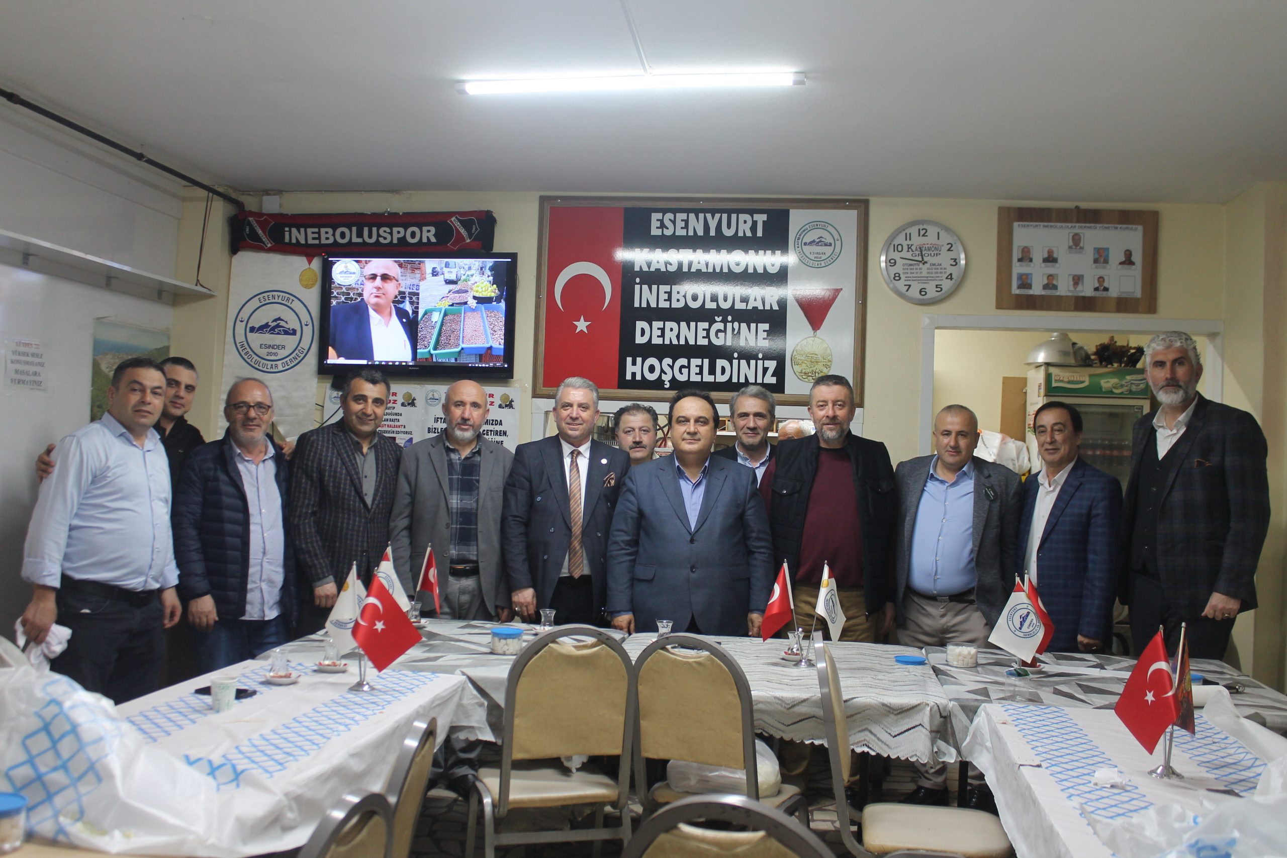 Esenyurt Kastamonu İnebolulular Derneği tarafından dernek merkezinde düzenlenen iftar programı,