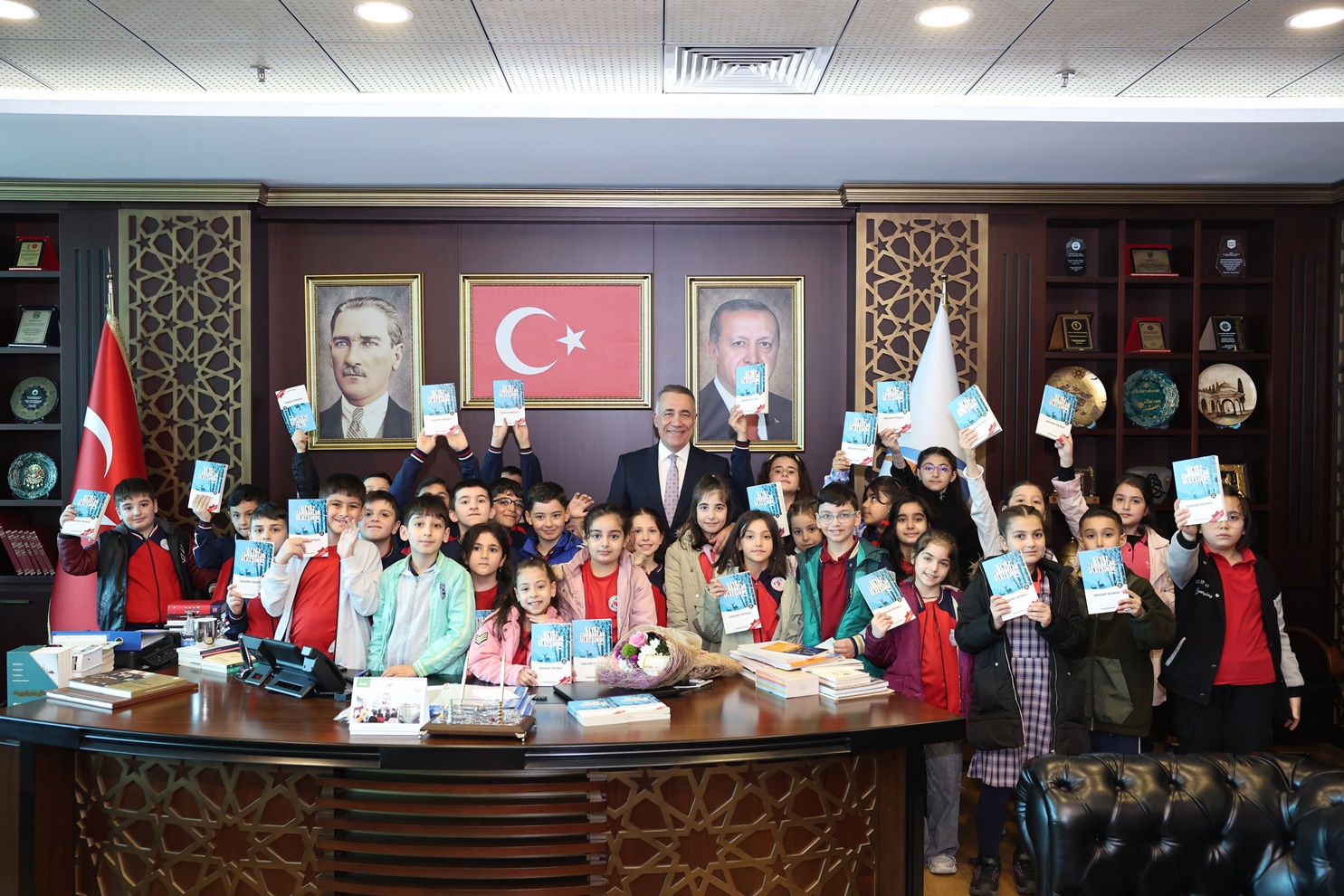 Gençlerle sık sık bir araya gelen Sultangazi Belediye Başkanı Abdurrahman