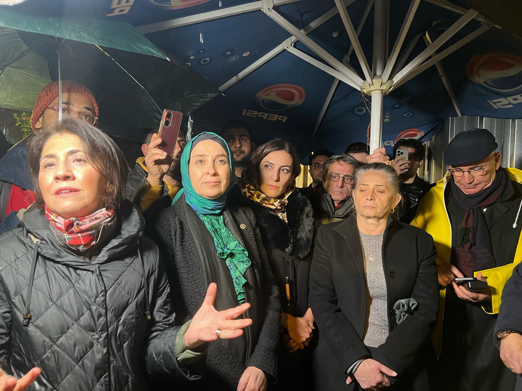 DEVA Partisi Genel Başkan Yardımcıları Elif Esen, Evrim Rızvanoğlu, Cem