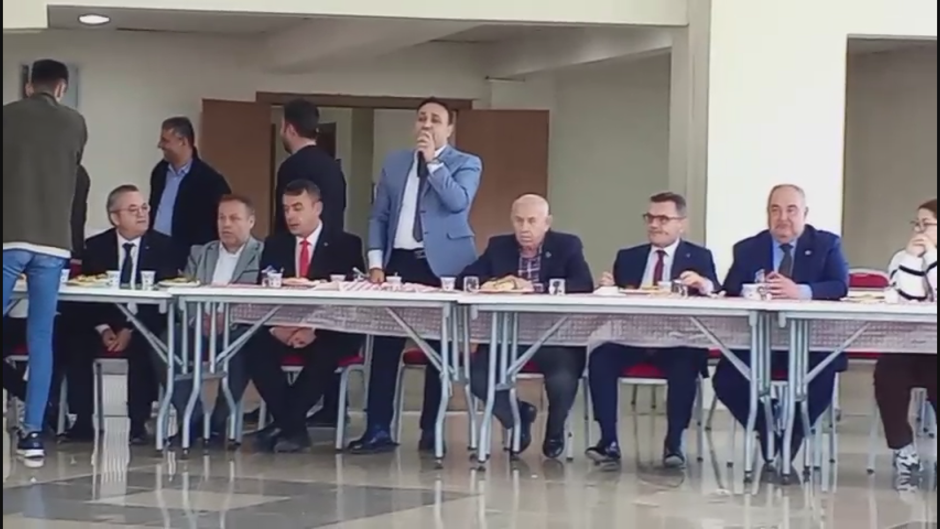 Bartın Kozcağızlılar Derneği (BARKOZDER) üyeleri, Kozcağız Belediye Başkanı Mustafa Karaman’ın