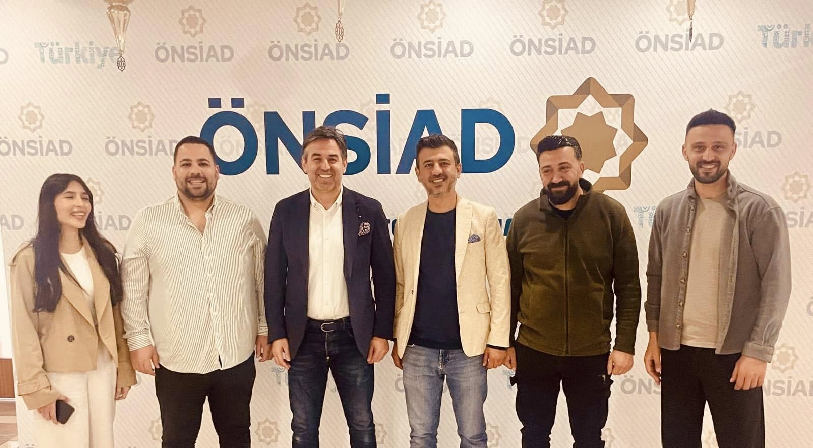 ÖNSİAD (Önder Sanayici ve İş İnsanları Derneği) Genel Merkezi, gençlerle
