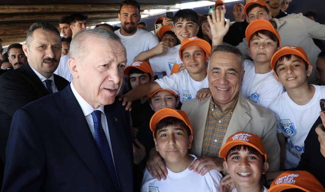 Atatürk Havalimanı’nda düzenlenen 7. Etnospor Kültür Festivali, ziyaretçi akınına uğradı.