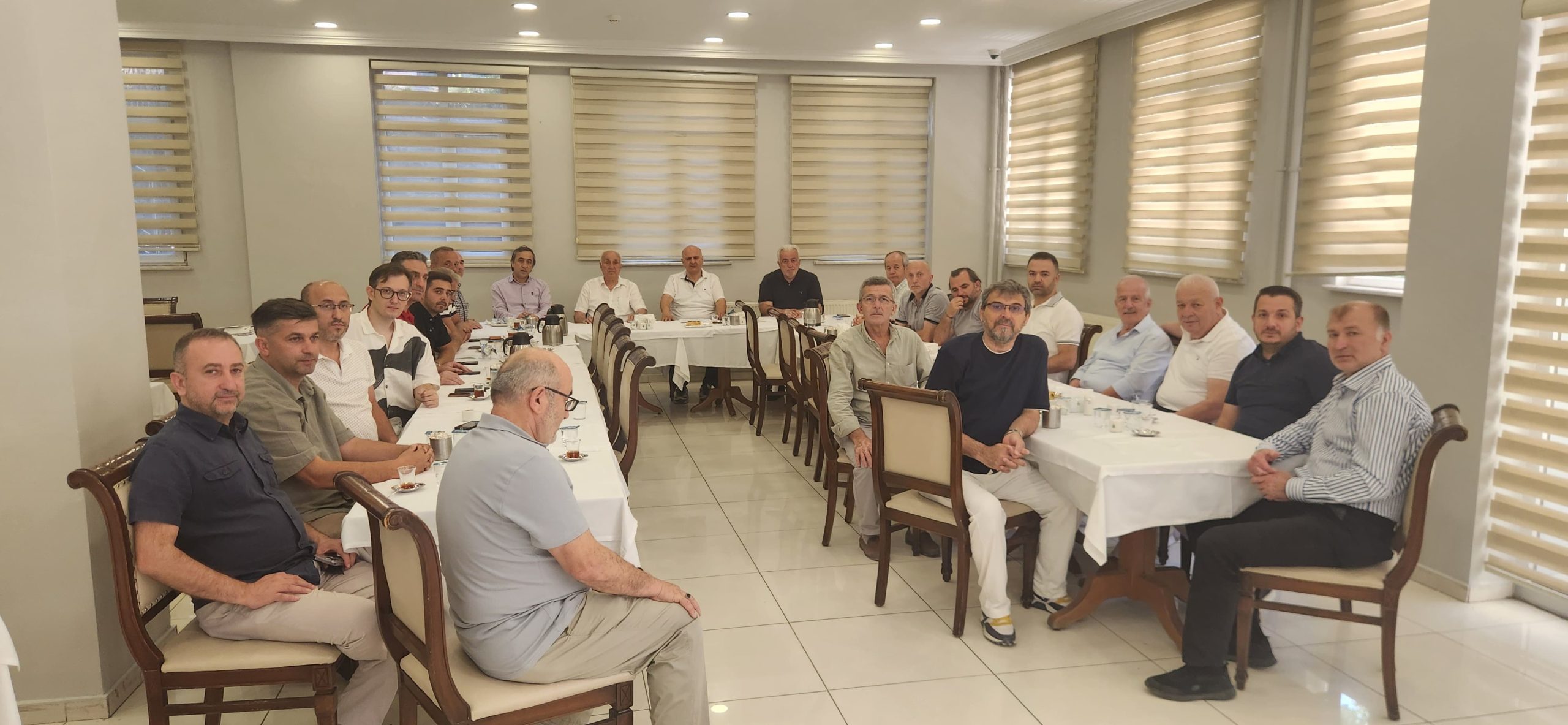 İstanbul Düzceliler Derneği, yeni yönetim kurulu Başkan Mustafa Sönmezoğlu öncülüğünde