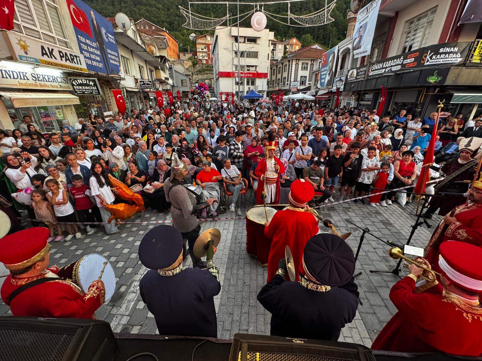 Kardeş belediyelerden desteğini esirgemeyen Sultangazi Belediyesi, Çatalzeytin’e “Prestij Cadde” kazandırdı.