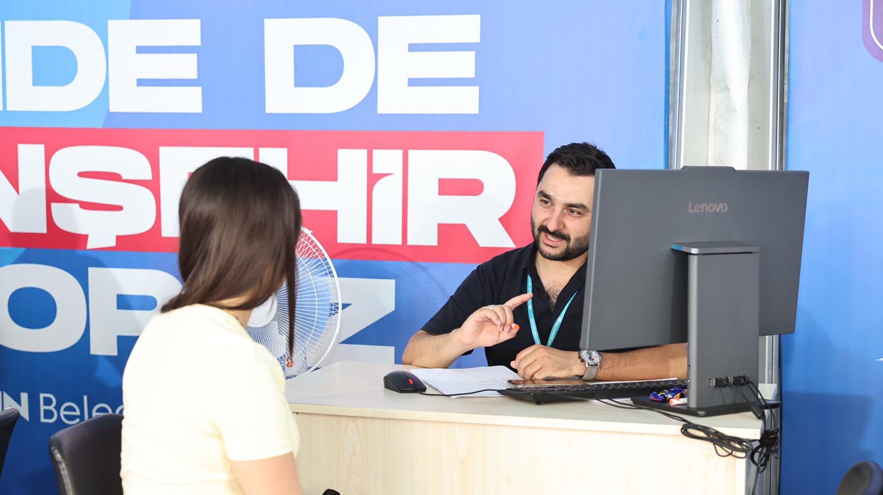 Gençleri merkezi sınavlara hazırlayan Sultangazi Belediyesi Eğitim Akademisi (SEDA), öğrencilerini