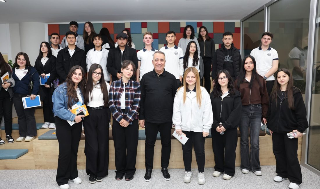 İlçe sakinlerine doğumdan itibaren başlayan desteğini üniversitede de devam ettiren