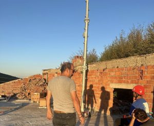 Bu önemli hizmetin köye kazandırılmasında en büyük pay, köyüne gönülden