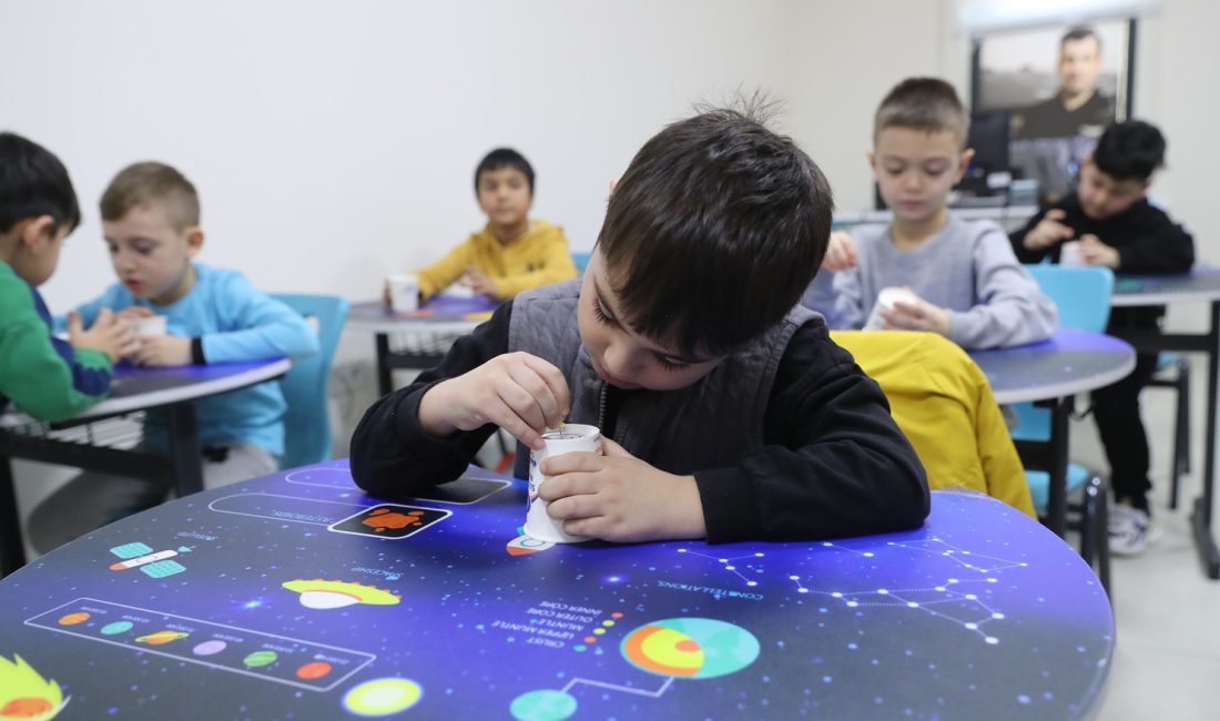 Sultangazi Belediyesi’nin 5-8 yaş aralığındaki çocuklara bilim ve sanat sevgisi