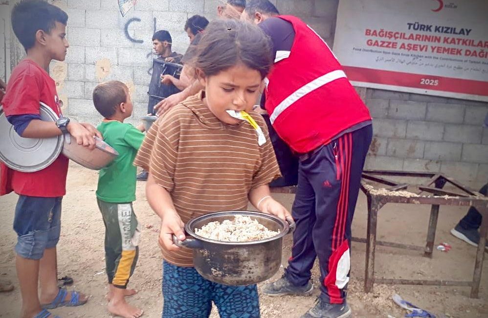 Türk Kızılay, Gazze’de sağlanan ateşkesin ardından insani yardım çalışmalarını hızlandırdı.