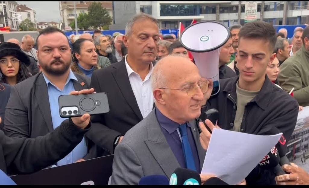 CHP Düzce Örgütü, Düzce Belediyesi Yıkılmasın Platformu’nun düzenlediği “Yıkıma Karşı