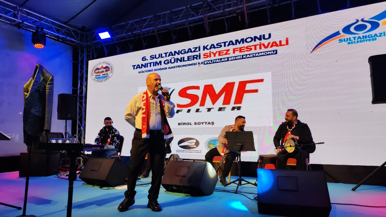 Kastamonu’nun gururu, sevilen sanatçı Bilal Ertuğrul, Sultangazi’de hemşehrileri tarafından düzenlenen