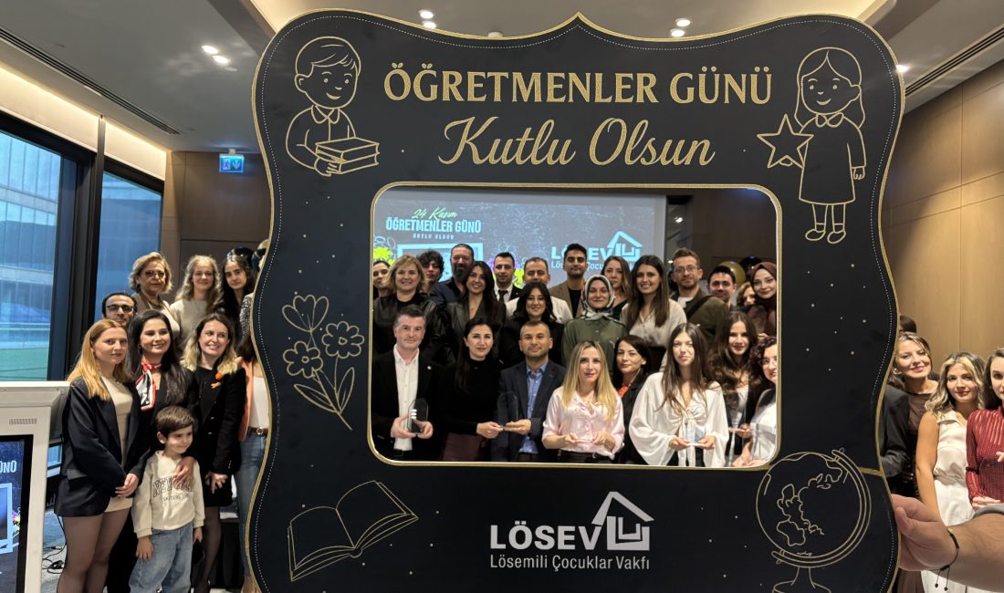 LÖSEV Öğretmenler Günü’nü Türkiye genelinde gönüllü öğretmenleriyle buluşarak kutladı. Bu