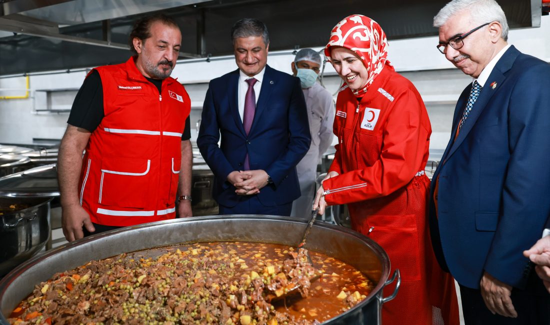Türk Kızılay, “81 İlde 81 Aşevi” hedefi doğrultusunda Adana’da Fatma-Arif