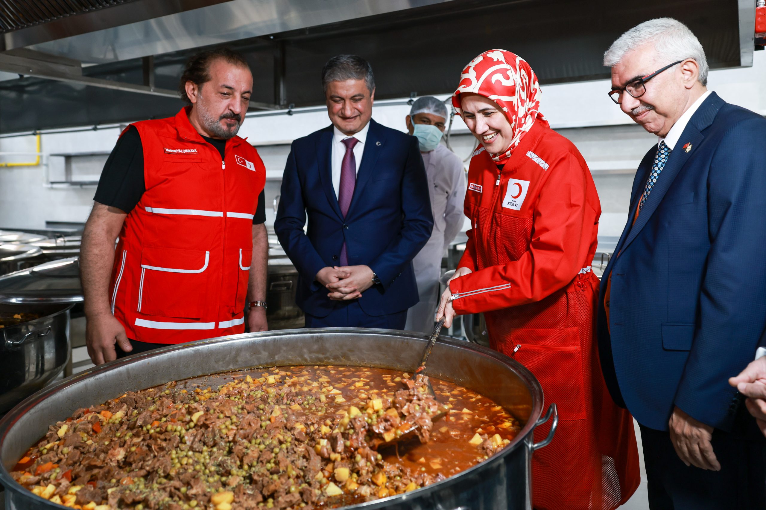 Türk Kızılay, “81 İlde 81 Aşevi” hedefi doğrultusunda Adana’da Fatma-Arif