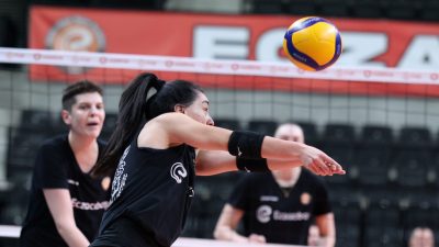 Eczacıbaşı Dynavit, VakıfBank ile yarı final serisinin ilk maçında karşı