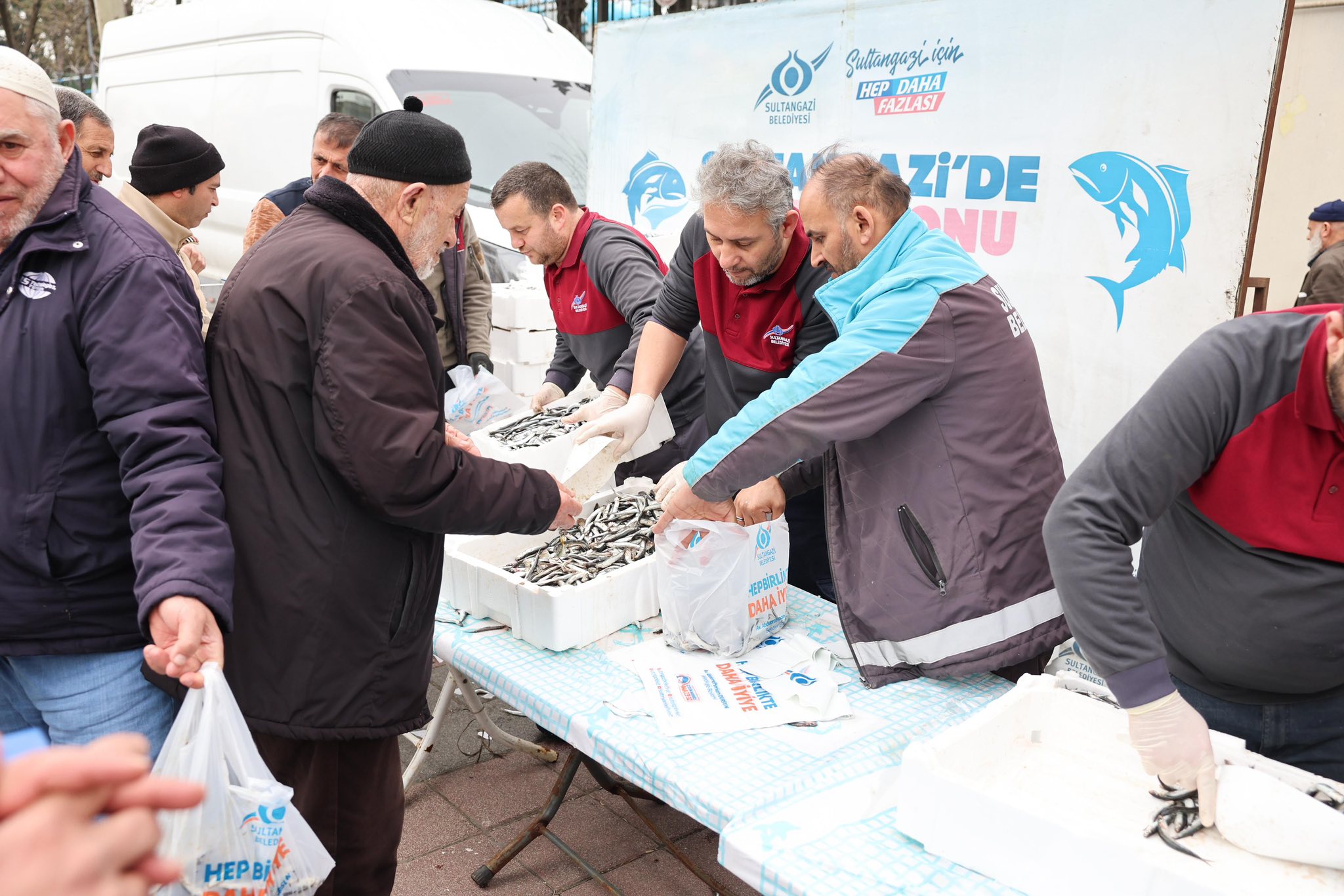 Sultangazi Belediyesi, balık sezonunun başlamasından bu yana sürdürdüğü ücretsiz balık
