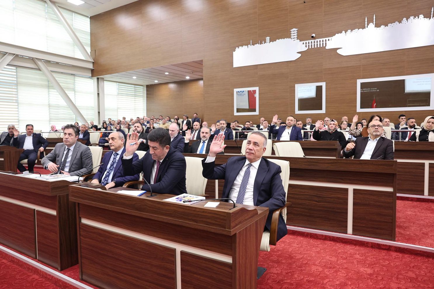 Sultangazi Belediyesi'nin 2025 yılı faaliyet raporu, meclis onayından geçti. Sultangazi