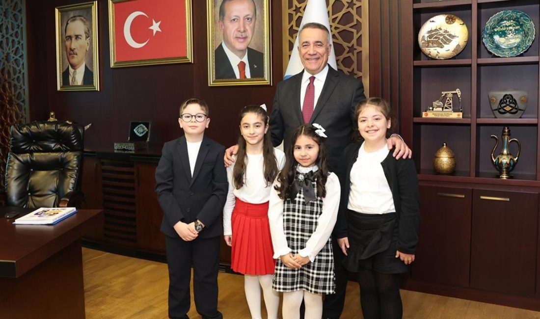 Sultangazi Belediye Başkanı Abdurrahman Dursun, 23 Nisan dolayısıyla yayımladığı mesajda