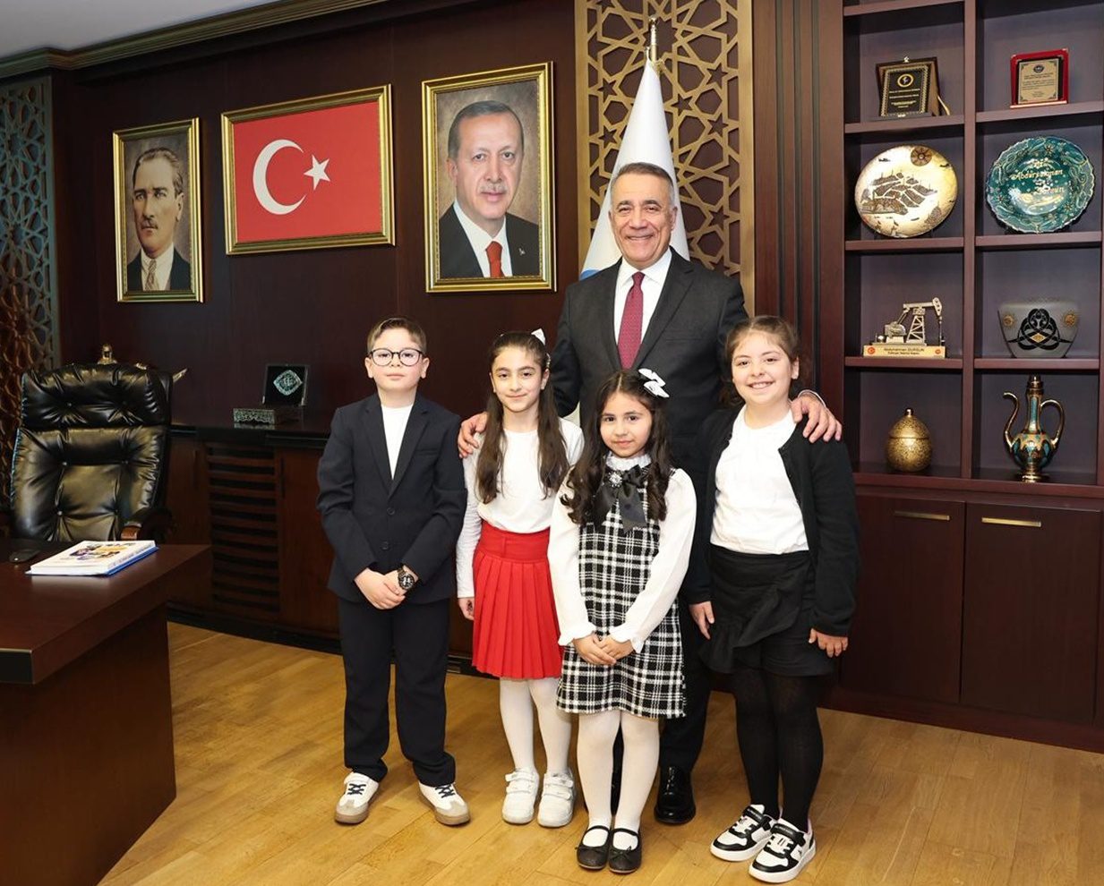 Sultangazi Belediye Başkanı Abdurrahman Dursun, 23 Nisan dolayısıyla yayımladığı mesajda