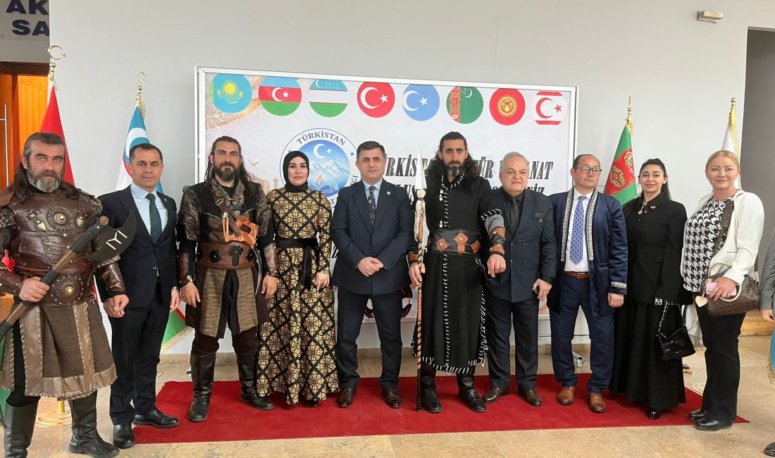 Zeytinburnu’nda düzenlenen kültür sanat gecesinde Türk dünyasının farklı coğrafyalarına ait