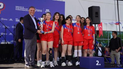 İBB Başkanvekili Nuri Aslan, İBB Yurtları Spor Şenliği Ödül Töreni’nde