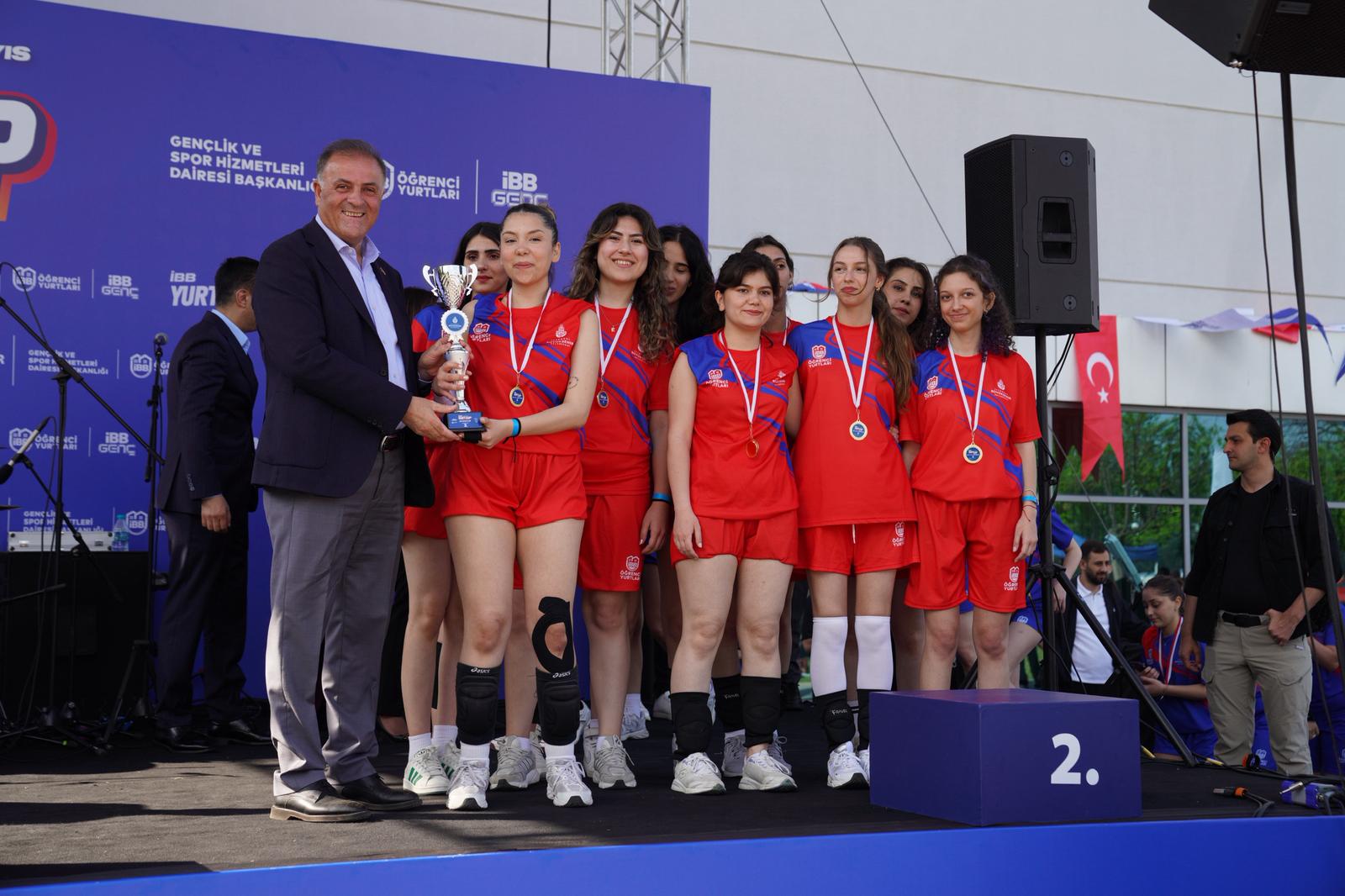 İBB Başkanvekili Nuri Aslan, İBB Yurtları Spor Şenliği Ödül Töreni’nde