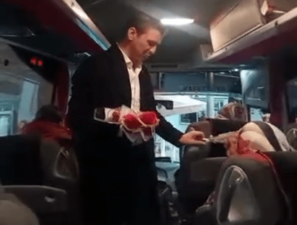 İnebolu Aksakal Seyahat, Anneler Günü’nde gerçekleştirdiği anlamlı sürprizle yolcuların yüreğine