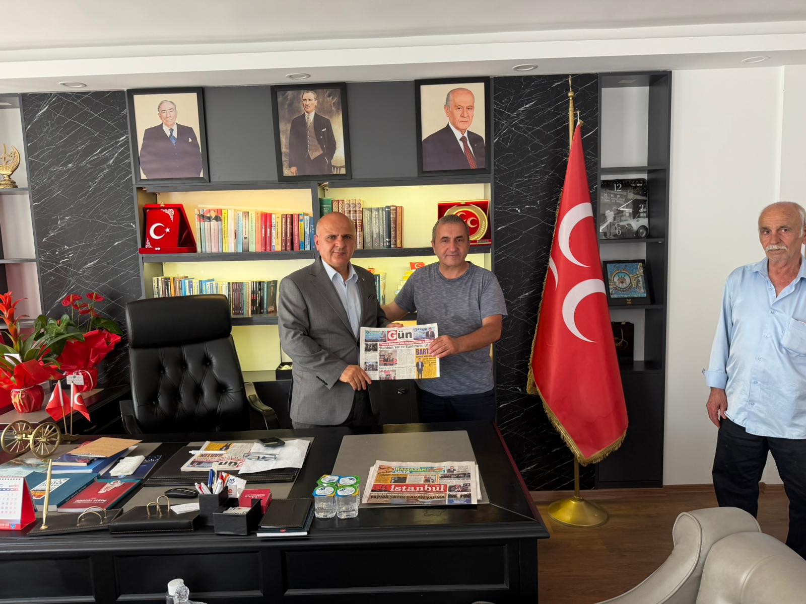 Fark Türk TV Yöneticisi ve Türkiye'de Gün Gazetesi İmtiyaz Sahibi